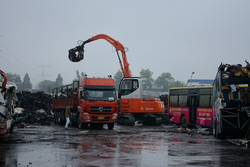 18噸抓鋼機.jpg 18噸抓鋼機.jpg