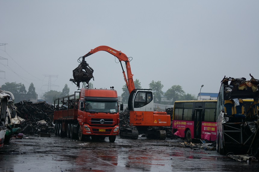 抓鋼機.jpg 抓鋼機.jpg