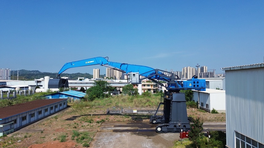 抓料機(jī).jpg 抓料機(jī).jpg