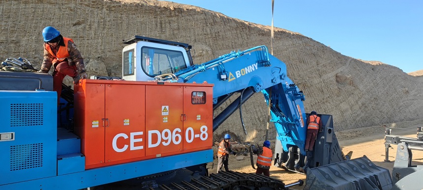 電動挖掘機(jī).jpg 電動挖掘機(jī).jpg