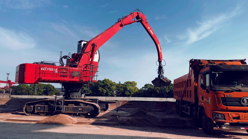 1742783136652609.png 雙動(dòng)力抓料機(jī).png